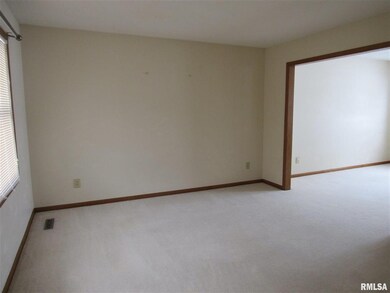 1218 Emerald Woods Ct, Davenport, IA 52806 - photo 2