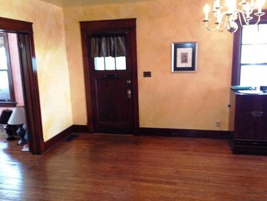 Entry/Foyer.
