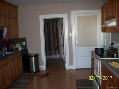 KITCHEN HAS NICE CABINETS