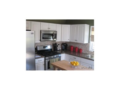 Kitchen/stainless appliances