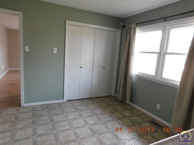 1826 SW 36th Terrace, Topeka, KS 66611 - photo 4