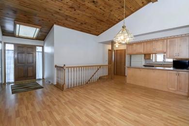 W180N9890 Riversbend Cir W, Germantown, WI 53022 - photo 6