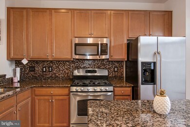 15618 John Diskin Cir, Woodbridge, VA 22191 - photo 5