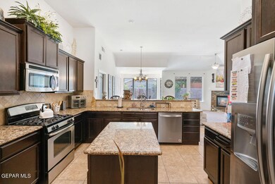 14408 Desert Ocotillo Dr, Horizon City, TX 79928 - photo 5