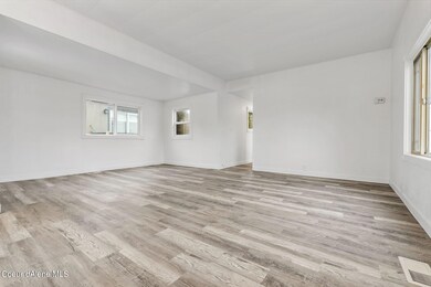 8-web-or-mls-1952-e-12th-ave-space-49