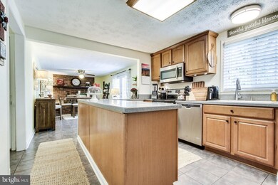 9604 Scorpio Ct, Burke, VA 22015 - photo 5