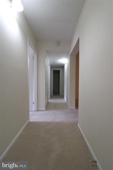 11654 Stoneview Square unit 11C, Reston, VA 20191 - photo 2