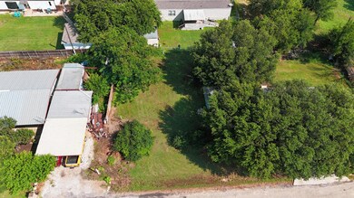 218 Blue Bird Ct, Granbury, TX 76049 - photo 4