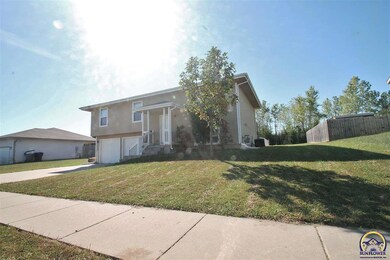 427 SE 44th St, Topeka, KS 66609 - photo 2