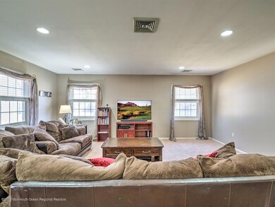 004_LIVING ROOM