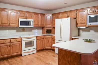 4435 SW Colly Creek Dr, Topeka, KS 66610 - photo 4