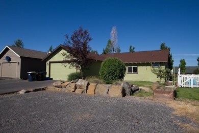 1036 NW 19th St, Redmond, OR 97756 - photo 3