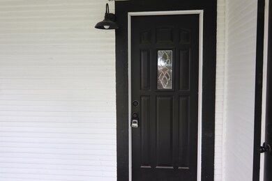 170 S 4th St unit Carport side of hous, Silsbee, TX 77656 - photo 6