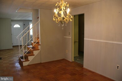 985 Circle Dr, Halethorpe, MD 21227 - photo 5