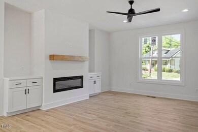 811 Fargo St 2136243_13