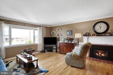 1700 Blakewood Dr, Chambersburg, PA 17201 - photo 3