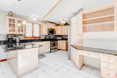 13 Strawberry Ln, North Dartmouth, MA 02747 - photo 6