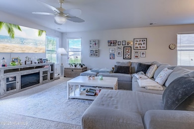 693LandmarkCove-livingroom2