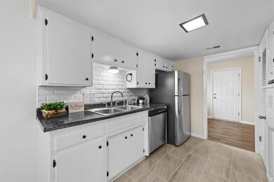 1005 Harrison Ln, Hurst, TX 76053 - photo 6