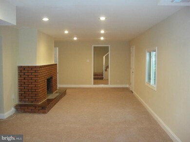 1308 Van Buren Dr, Fort Washington, MD 20744 - photo 3