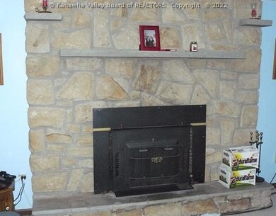 219 Pine Cir, Dunbar, WV 25064 - photo 6