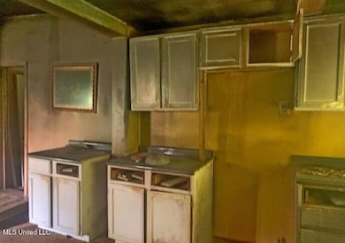 42 Claiborne St, Natchez, MS 39120 - photo 2