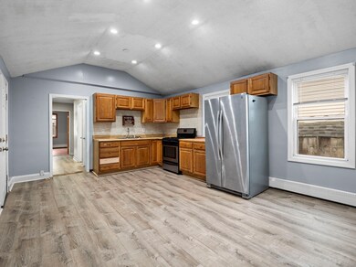 15 Floyd St, Lowell, MA 01852 - photo 6