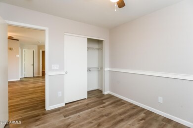 011-photo-main-bedroom-11563526