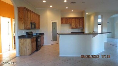 Kitchen Island / Breakfast Bar