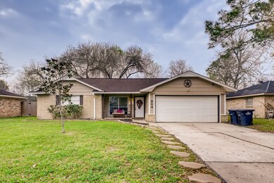 904 Midas Ln, Alvin, TX 77511 - photo 2