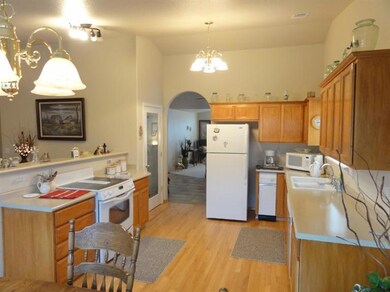 932 SW Princess Cir, Grants Pass, OR 97527 - photo 3