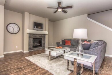 60455 Hedgewood Ln, Bend, OR 97702 - photo 3