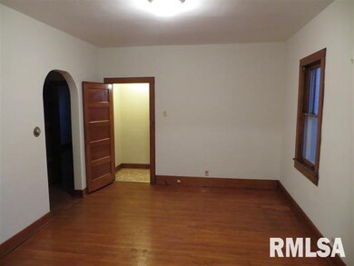 1013 Broadway St, Lincoln, IL 62656 - photo 4