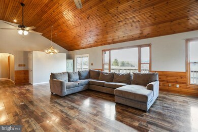 381 Kline Farm Ln, Berkeley Springs, WV 25411 - photo 5