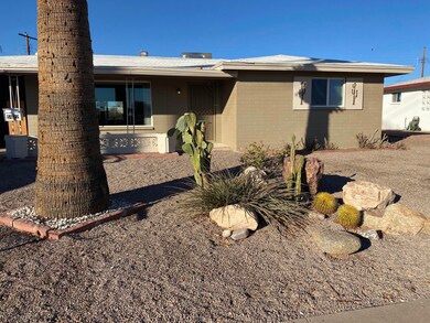 Exterior 5422 E University