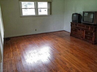 5506 E Manslick Rd, Louisville, KY 40219 - photo 7