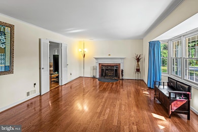 12128 Long Ridge Ln, Bowie, MD 20715 - photo 7