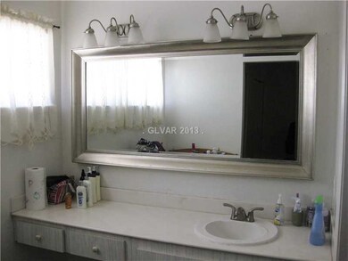 Master Bath/Spa. Large master bath with make up co