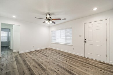 707 E 43rd St, Houston, TX 77022 - photo 6