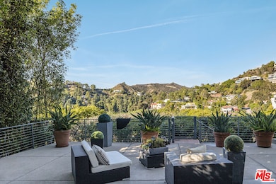 9422 Readcrest Dr, Beverly Hills, CA 90210 - photo 5