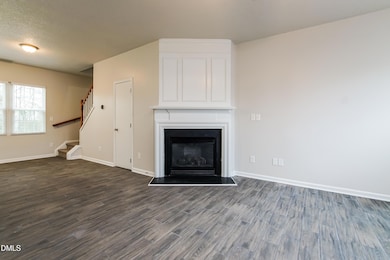 021-photo-living-room-13592977