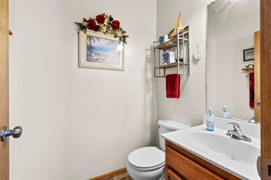 2010 Sugar Creek Dr NW unit B, Cedar Rapids, IA 52405 - photo 5