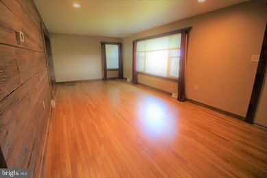 688 Valley Rd, Quarryville, PA 17566 - photo 2