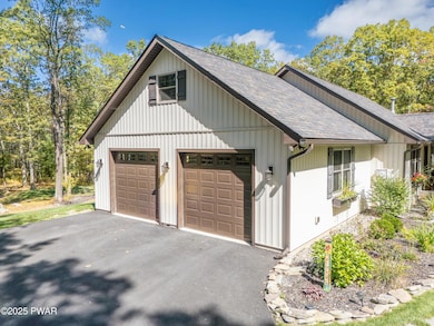 114 Whispering Oaks Rd, Greeley, PA 18425 - photo 7