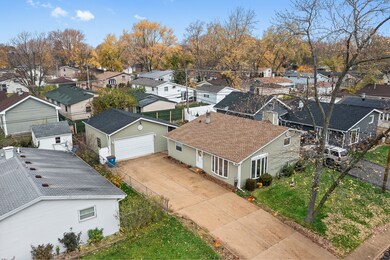 353 Delaware St, Carpentersville, IL 60110 - photo 2