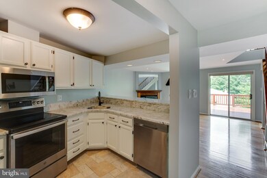 1709 Whisperhill Dr, Reston, VA 20194 - photo 4