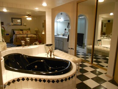 Master Bedroom w/swan jetted tub
