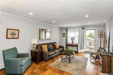 11 Harbour Ln unit 1A, Oyster Bay, NY 11771 - photo 2