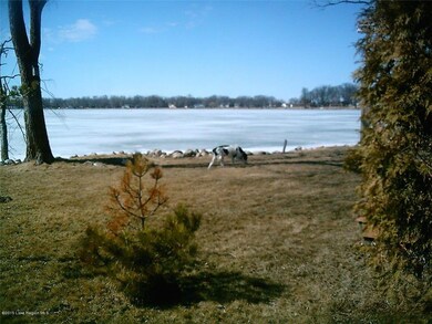 LEVEL LAKEFRONT