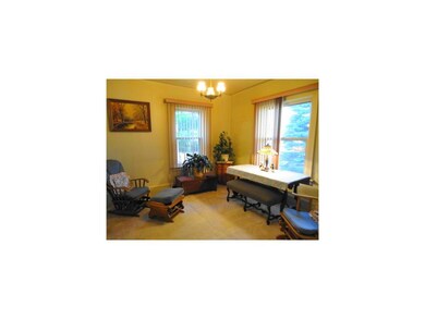 Other. Parlor, option to close and make 4th non-co
